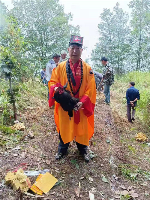 中国著名易道天眼风水学者，重庆风水大师高浦洪，2021年6月11日在贵州省习水县为福主老板做阴宅风水，做寿墓。