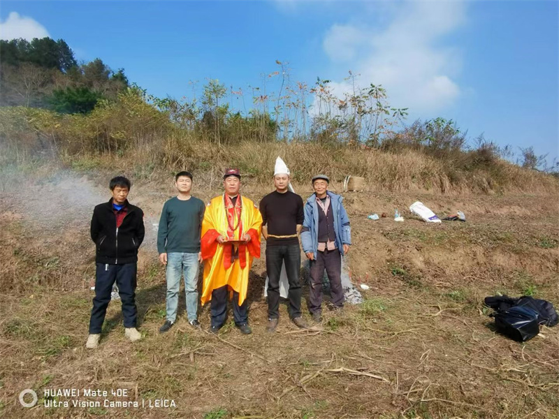 中国天眼风水实战应用非遗传承人，中国非物质文化遗产研究院智库专家高浦洪，2023年12月23日受邀在重庆市江津区菜家镇为福主老板做阴宅安葬法事