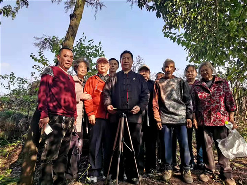 中国著名易道天眼风水学者，重庆风水大师高浦洪，2020年11月7日在重庆市合川区隆兴镇天佑村为福主老板做阴宅风水。