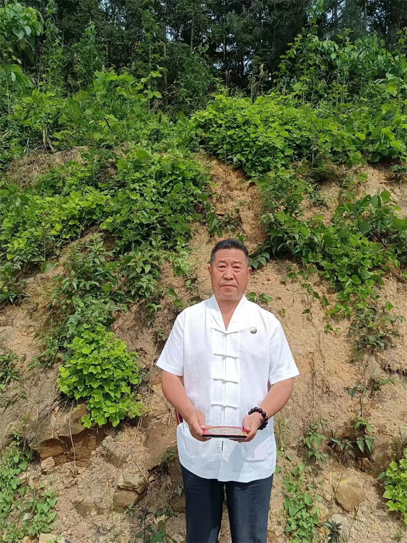 高浦洪老师2023年5月13日应邀在重庆市綦江区永新镇紫荆村为福主老板看阴宅风水
