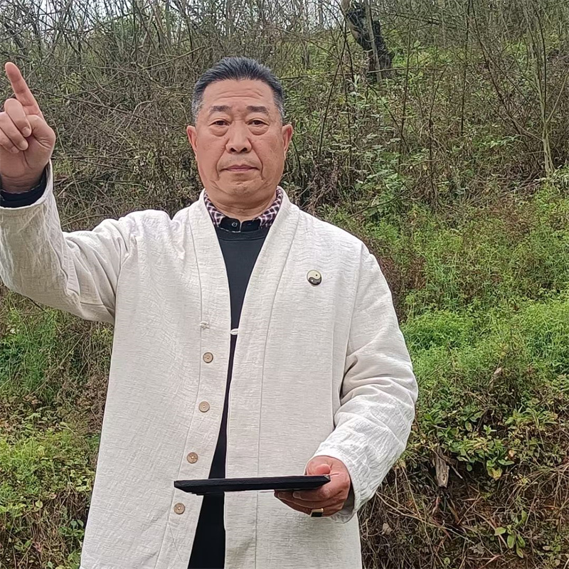 中国天眼风水实战应用非遗传承人，中国非物质文化遗产研究院智库专家高浦洪，2024年3月20日在重庆市江津区实地考察上档次的大富大贵的风水宝地