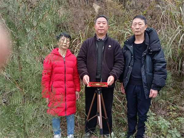 中国著名易道商三届联盟天眼风水学者高浦洪，2023年2月6日受邀在重庆市綦江区石角镇为福主老板做阴宅风水