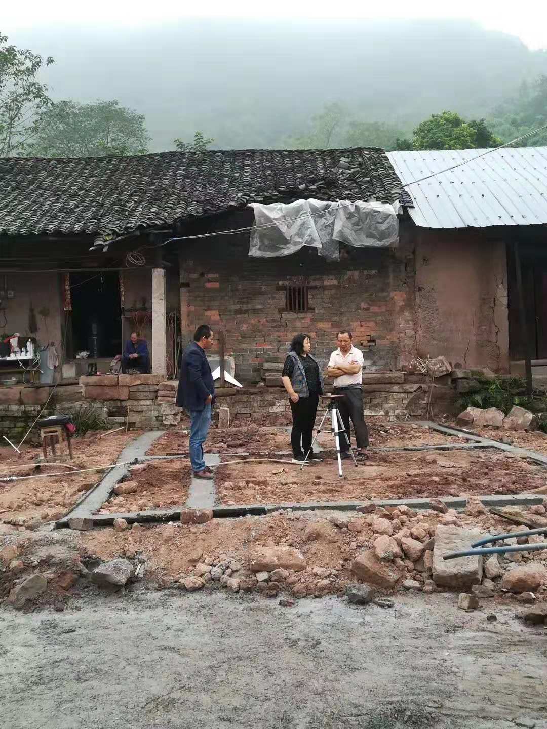 重庆风水大师高浦洪为重庆市江津区永新镇为福主老板看阳宅风水