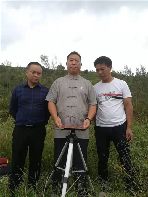 重庆风水大师，中国著名易经风水学者高浦洪，天眼大师。2019年9月18日在重庆市壁山区大路镇，为福主老板看阳宅风水，精选阳宅修别墅风水极佳位址。