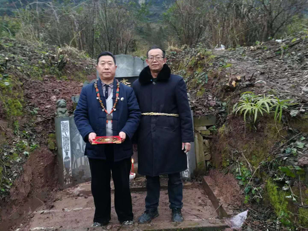 重庆风水大师高浦洪在贵州省遵义市习水县黎坝镇为福主老板做阴宅风水