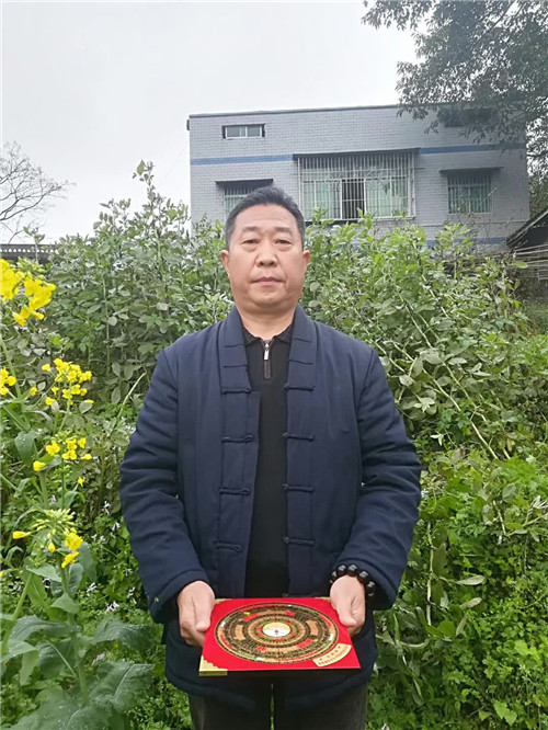 重庆风水大师高浦洪，2020年3月3日在重庆市江津区西湖镇为福主老板精选阴宅墓地。
