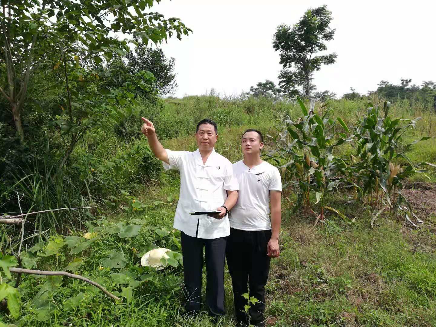 重庆风水大师​高浦洪7月16日在重庆市江津区广兴镇为福主老板安葬其父亲