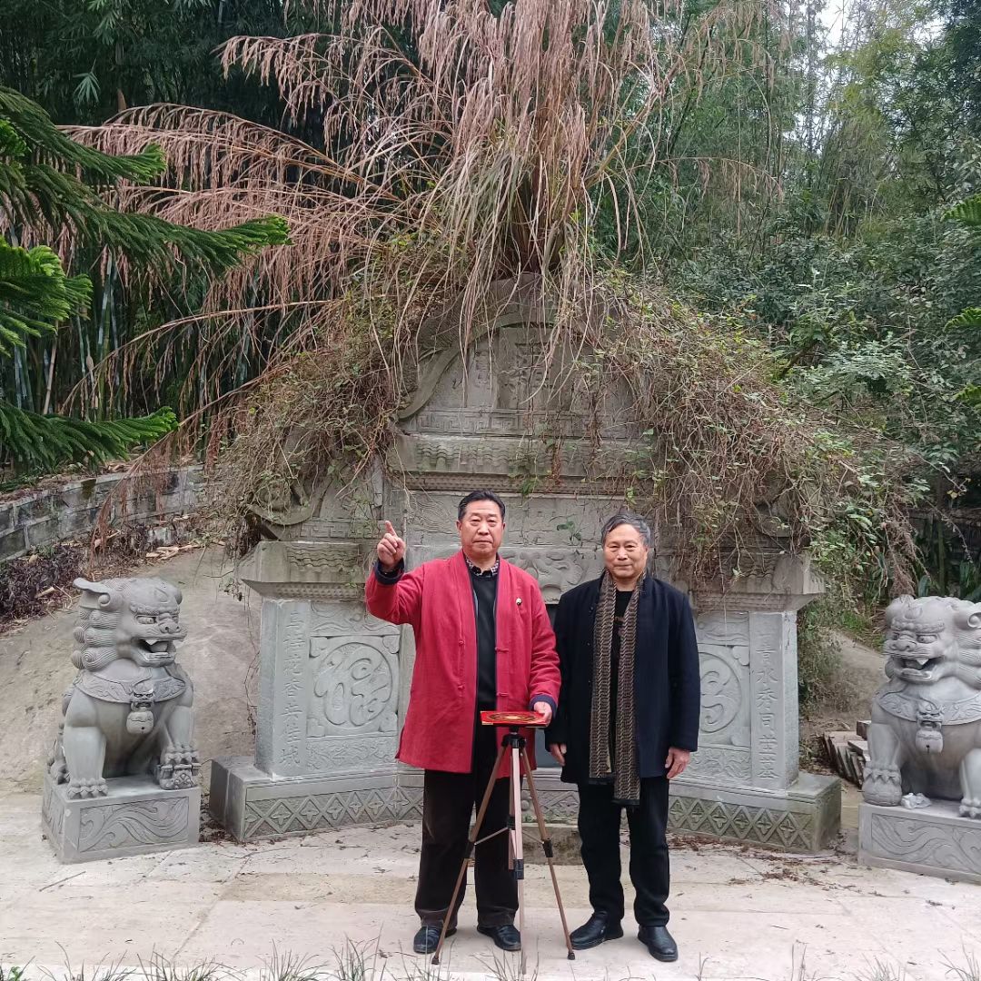 中国天眼风水实战应用非遗传承人，中国非物质文化遗产研究院智库专家高浦洪，2024年2月21日组织部份风水老师在重庆市綦江区三江镇水口村考察风水。各项数据符合该风水格局，是很好的风水宝地。