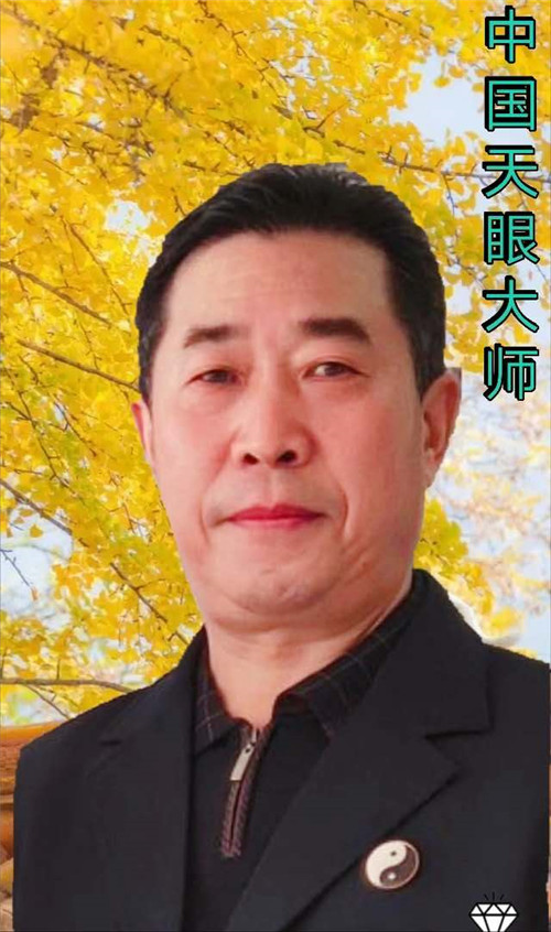 中国著名易道天眼学者，重庆风水大师高浦洪，2019年11月5日在贵州省习水县为福主老板实战现埸学习研究易道八卦方位学。用易道茅山四库四墓退煞，用天眼透视穴场，用八卦方位学定气场格局及朝向。