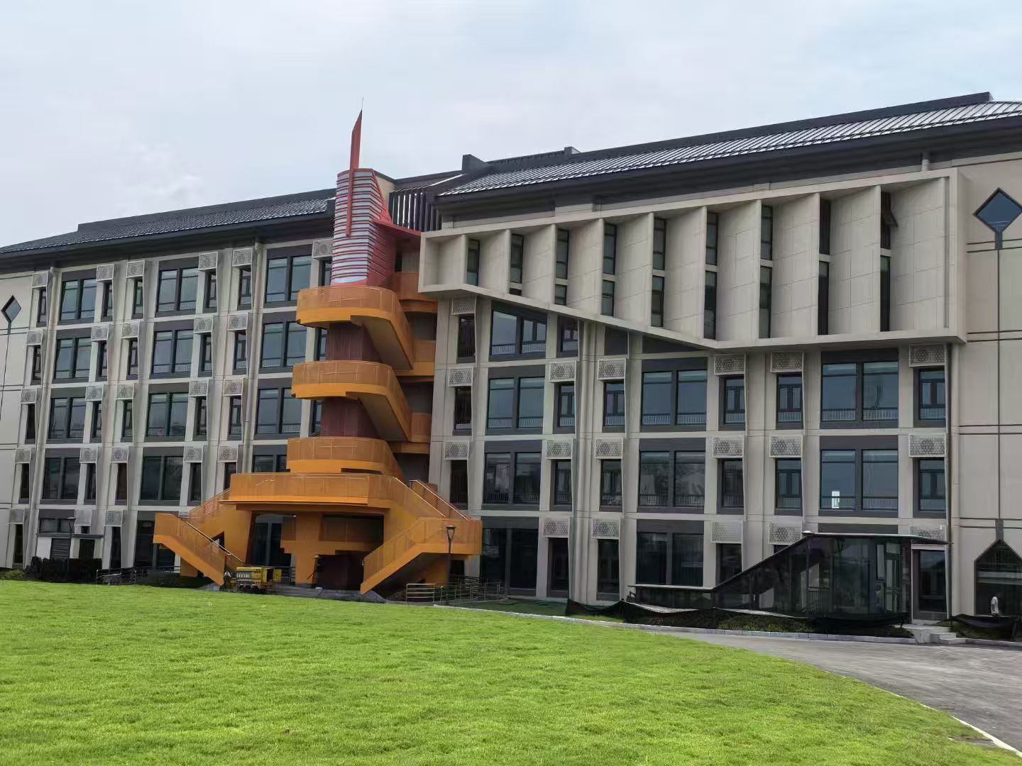 【工程案例】滁州外国语学校二期中学校区 格力商用中央空调验收完成交付学校