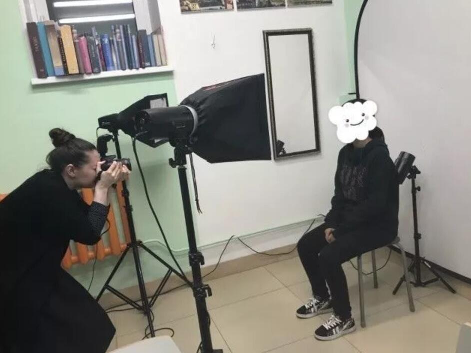 俄罗斯留学境外服务，拍证件照，众雁留学