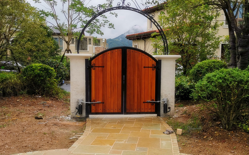 湖州凤凰山-意大利Nice人行通道曲臂开门机Walky