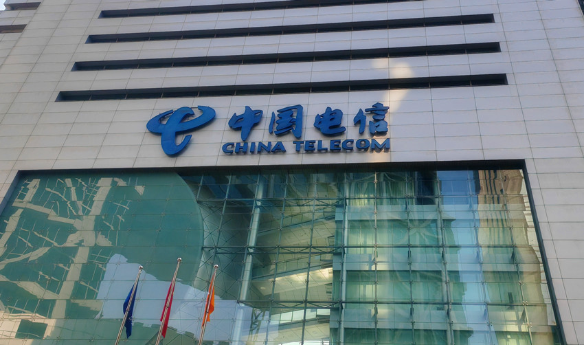 我司对中国电信德国EFAFLEX(艾富来)高速车库门进行维保
