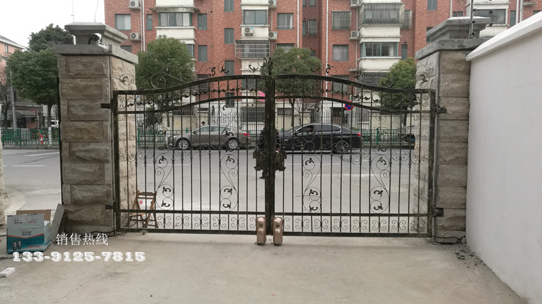 阿尔卡诺开门机厂家老总来我司考察
