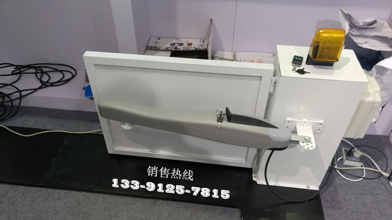 卡诺林直臂式开门机