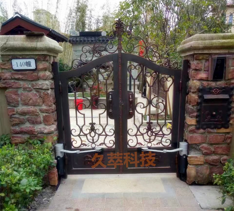 意大利Nice人行通道用曲臂平开门机Walky案例图片