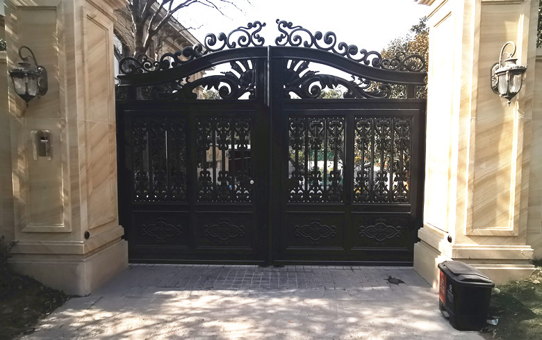 铸铝门
