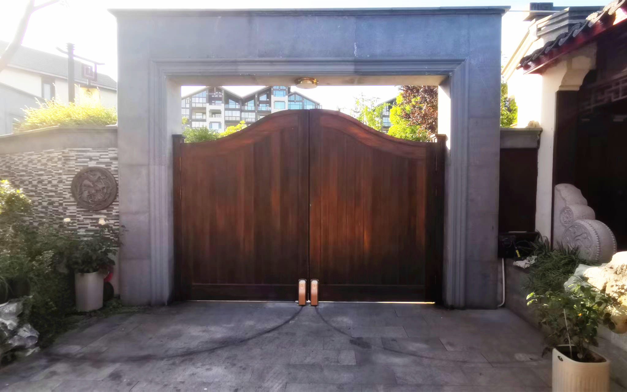 太湖黄金水岸-卡诺林轮式智能遥控开门机DCK690