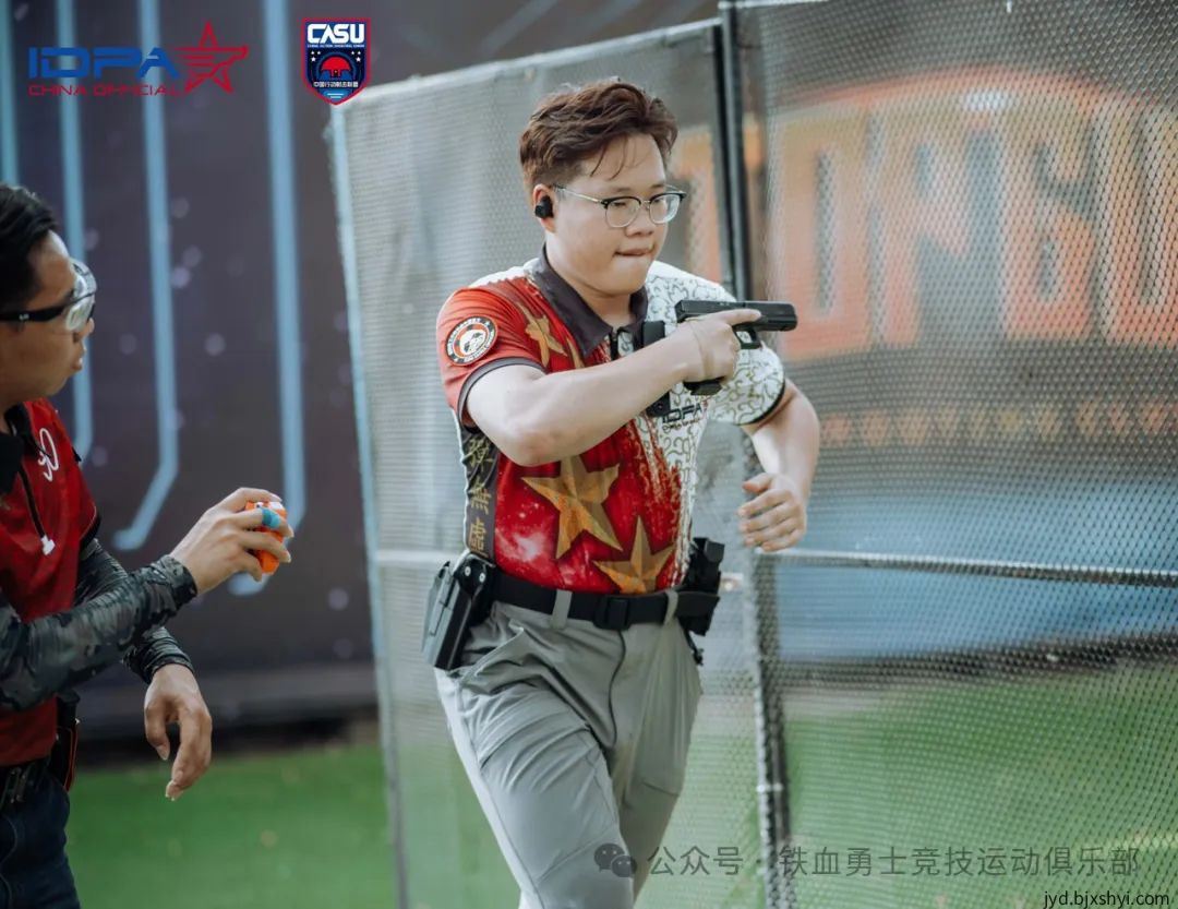 铁血勇士俱乐部的射手在泰国实弹射击训练