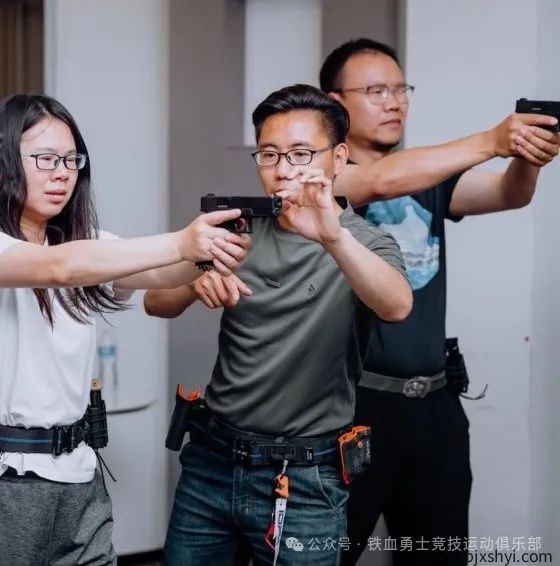 铁血勇士俱乐部IDPA气枪课程教练指导