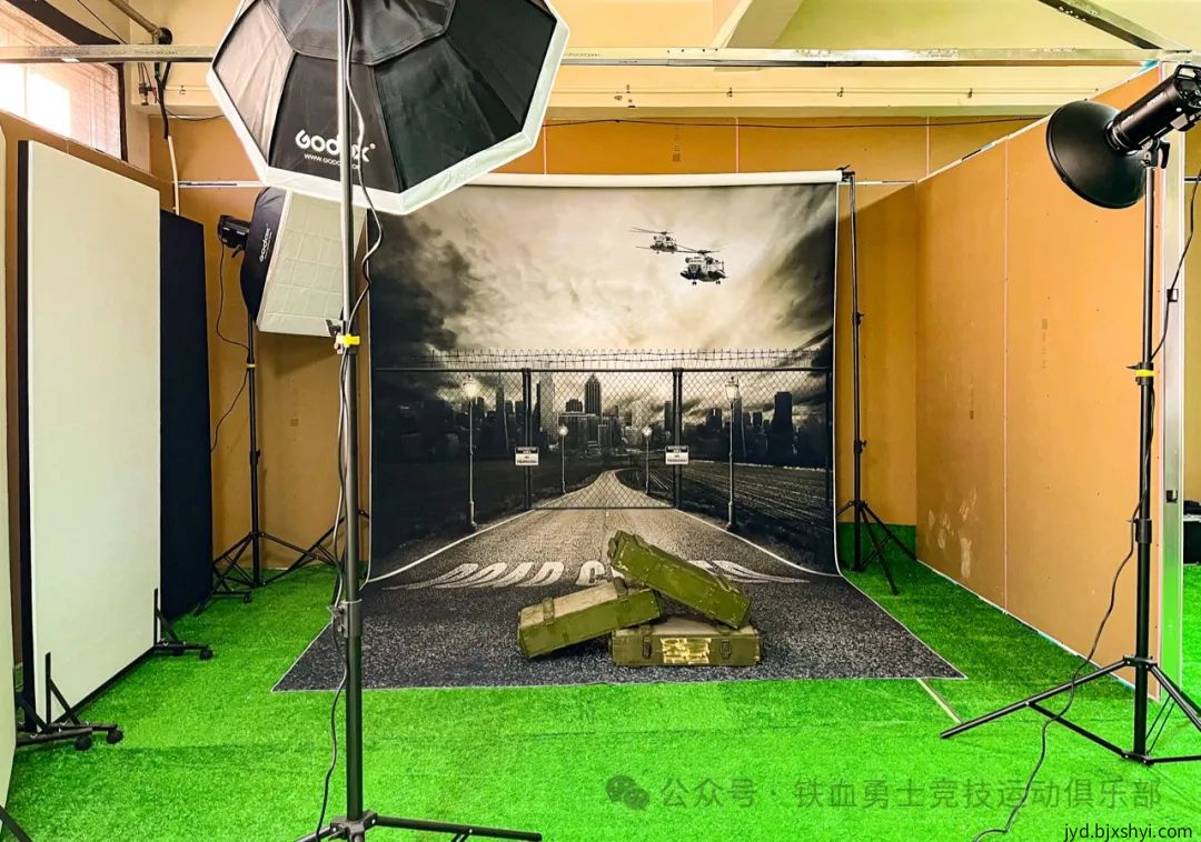 铁血勇士俱乐部摄影棚:玩射击,拍帅照,专业拍摄战术写真 铁血勇士俱乐部摄影棚:玩射击,拍帅照,专业拍摄战术写真