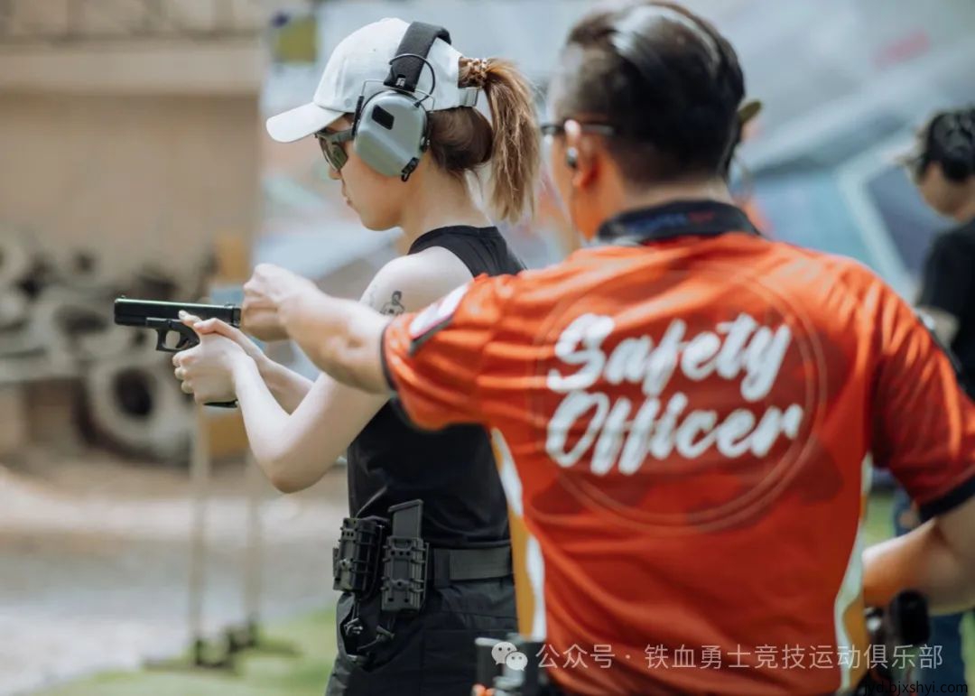 北京铁血勇士竞技运动俱乐部在泰国实弹射击训练