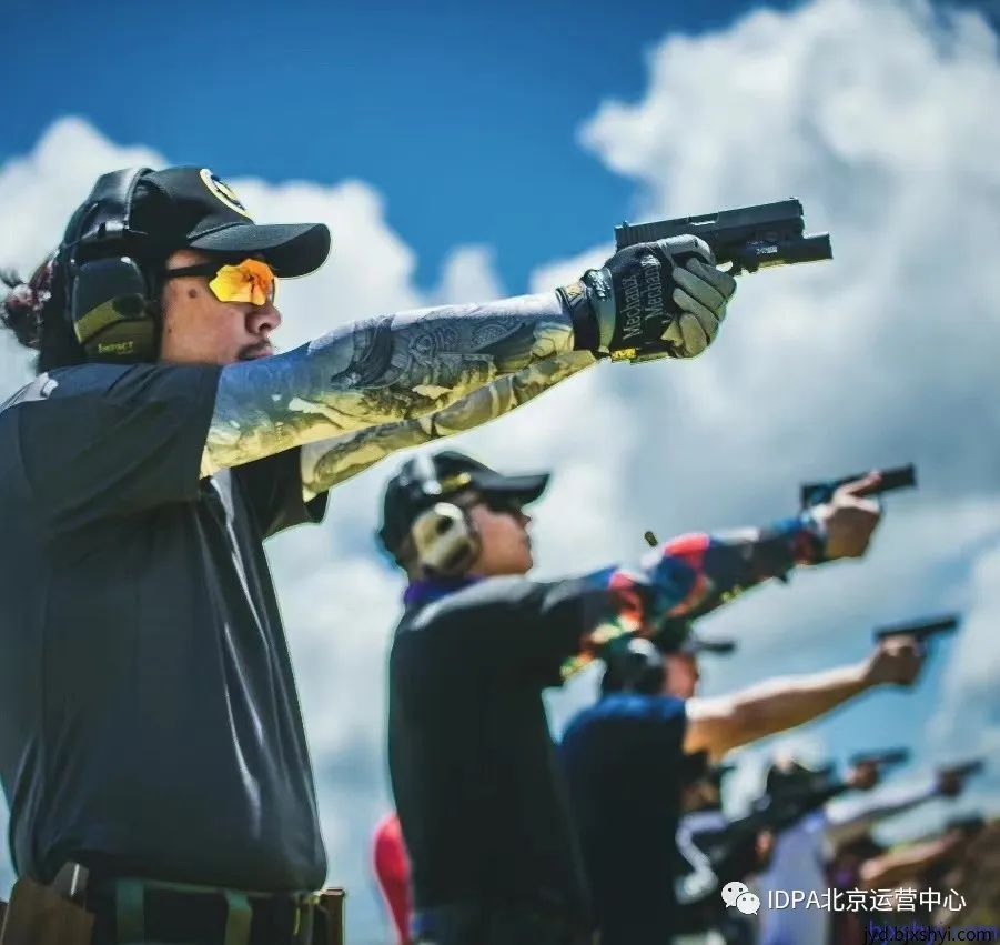 IDPA海外实弹射击训练现场