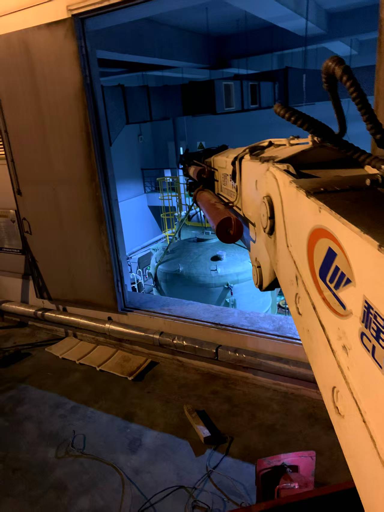 大型设备吊装搬运