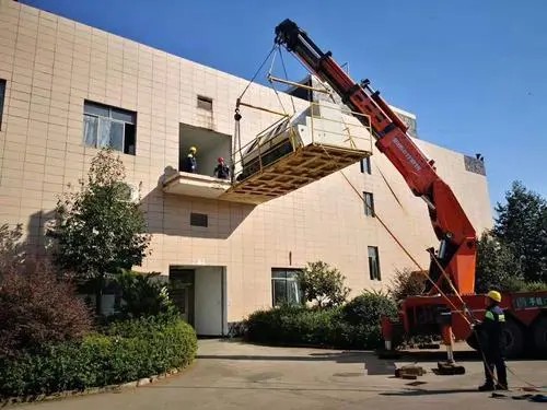 精密仪器吊装上楼