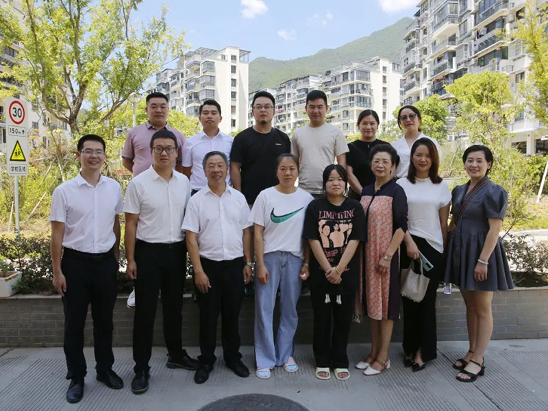 新生代温暖 正能量守护——丽水市新生代企业家联合会赴庆元开展爱心助学公益活动