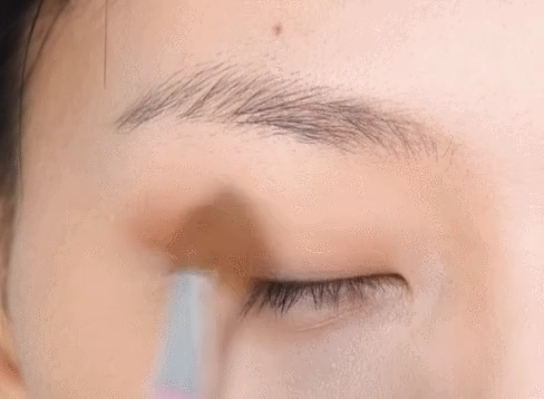 南阳化妆彩妆纹绣培训-彩贝美学苑   日常妆容的十大实用技巧，轻松打造精致自然妆感​