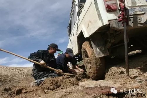         肩负重任 守望净土 保护生态 ——可可西里巡山队