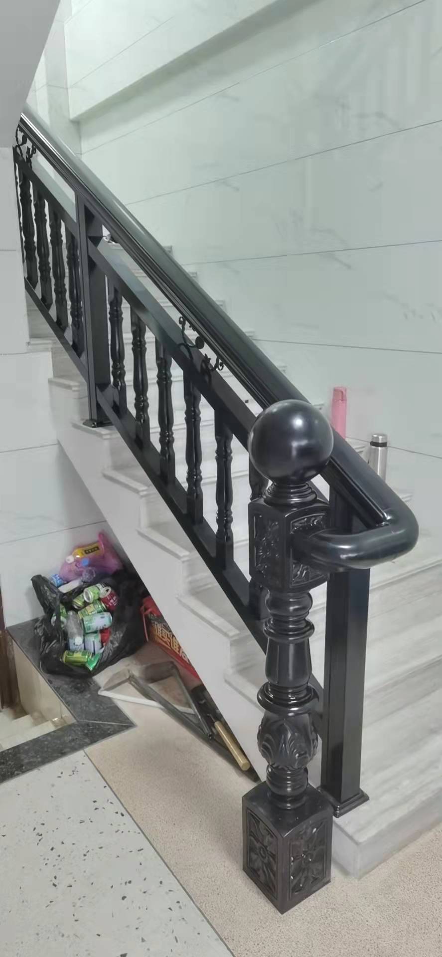 黑色楼梯扶手