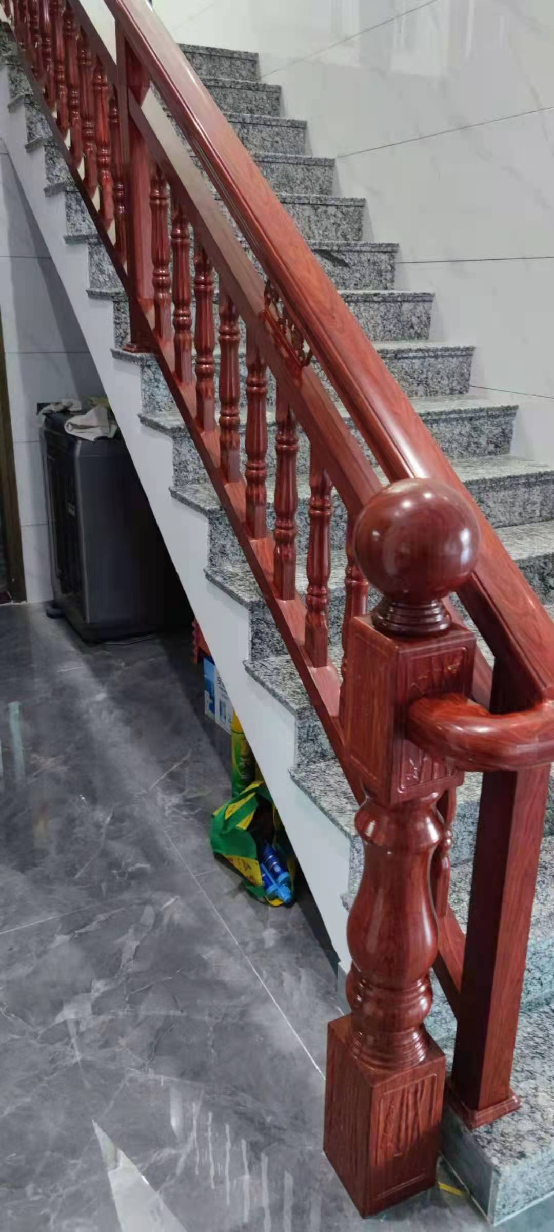 褐色楼梯