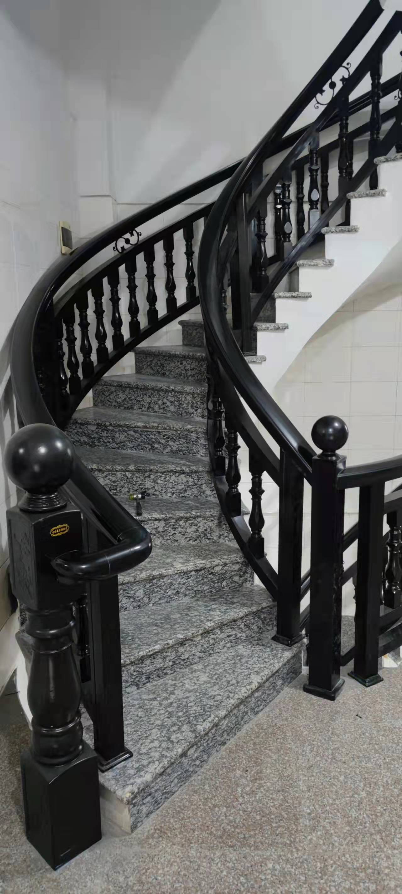 黑色楼梯