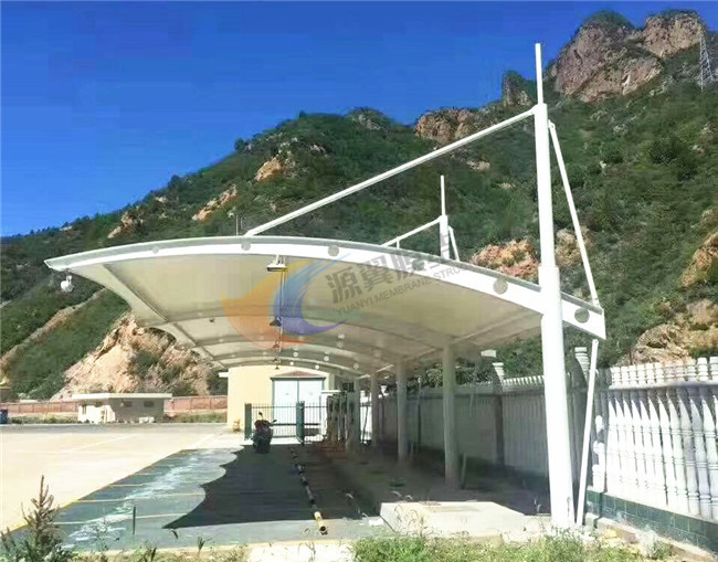 斜拉杆立柱停车棚