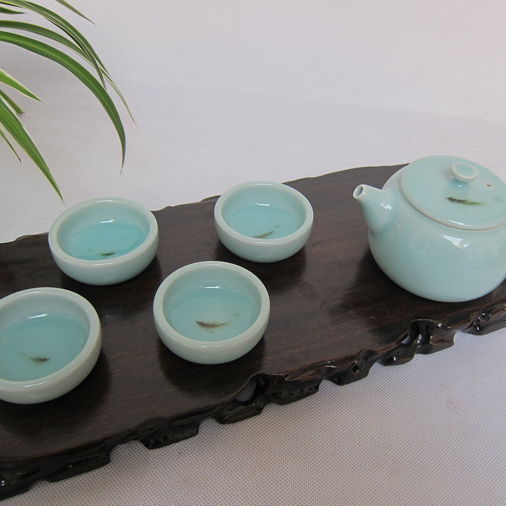有鱼青玉茶具