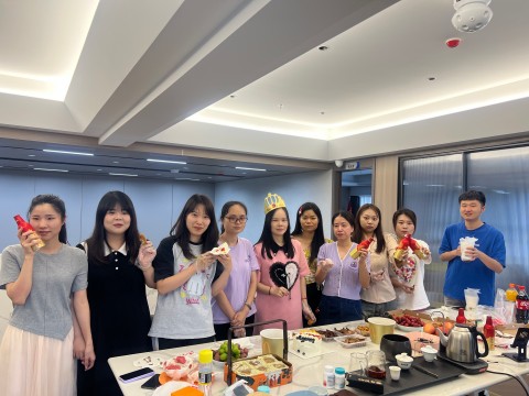 中秋国庆双节祝福 锦曦控股集团开展第三季度员工生日会