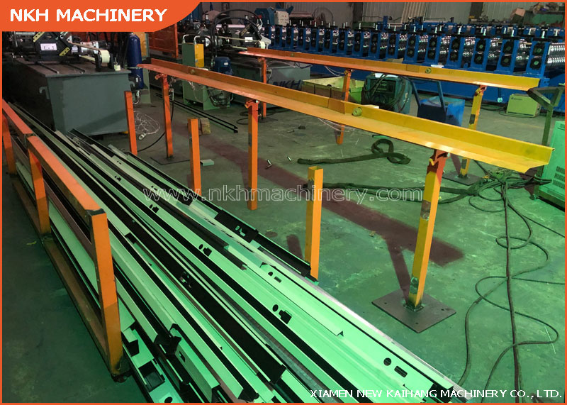 Auto Changing C Roll Forming Machine with 40mpm speed