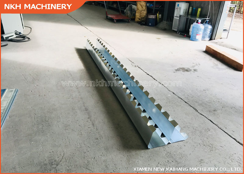 YX181-238  Roll Forming Machine for Ridge Cap Profile （with pre-punch）