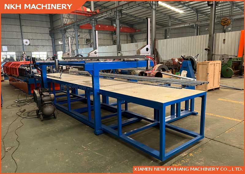 Twin side batten stacker
