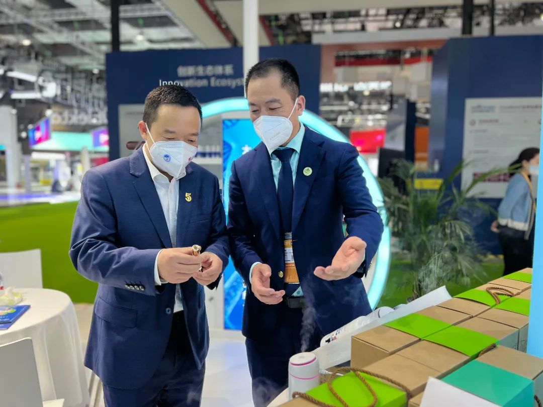 莱慎快讯 | 国家会展中心(上海)党委副书记时煌军一行参访Landcent（莱慎）进博会展位