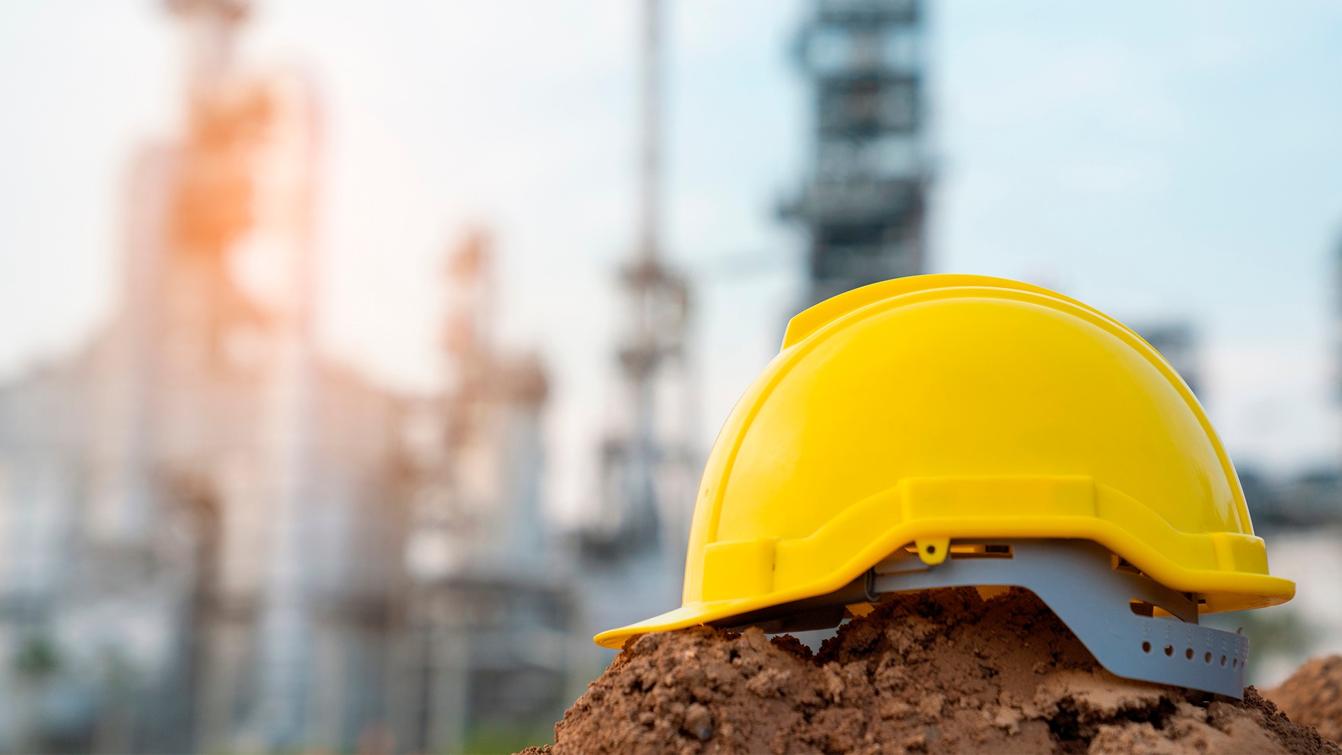 EAC认证授权代表在申请电子签名密钥(ЭЦП)时，如何确认选择的认证机构具有哪些认证资质？