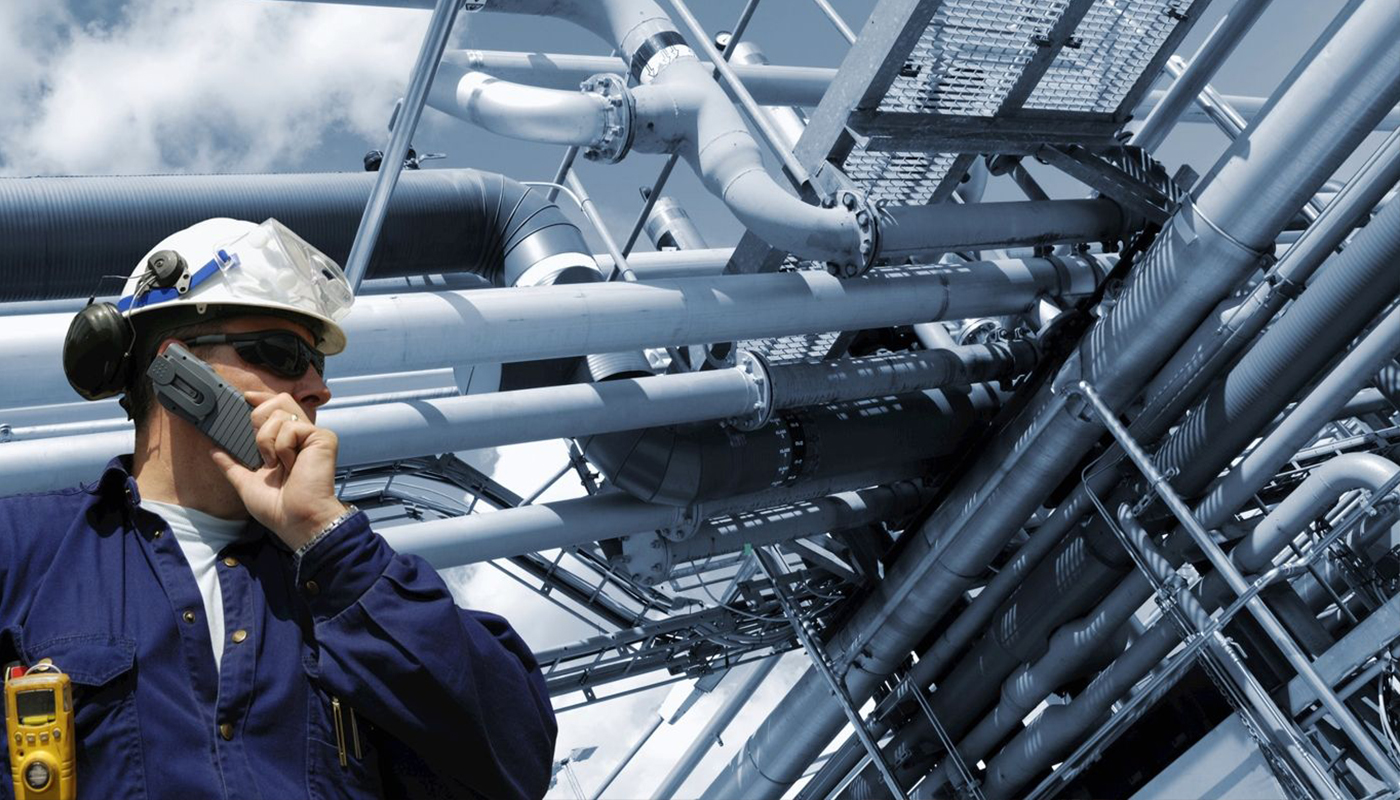 EAC认证授权代表在申请电子签名密钥(ЭЦП)时，如何验证认证机构的信誉和可靠性？