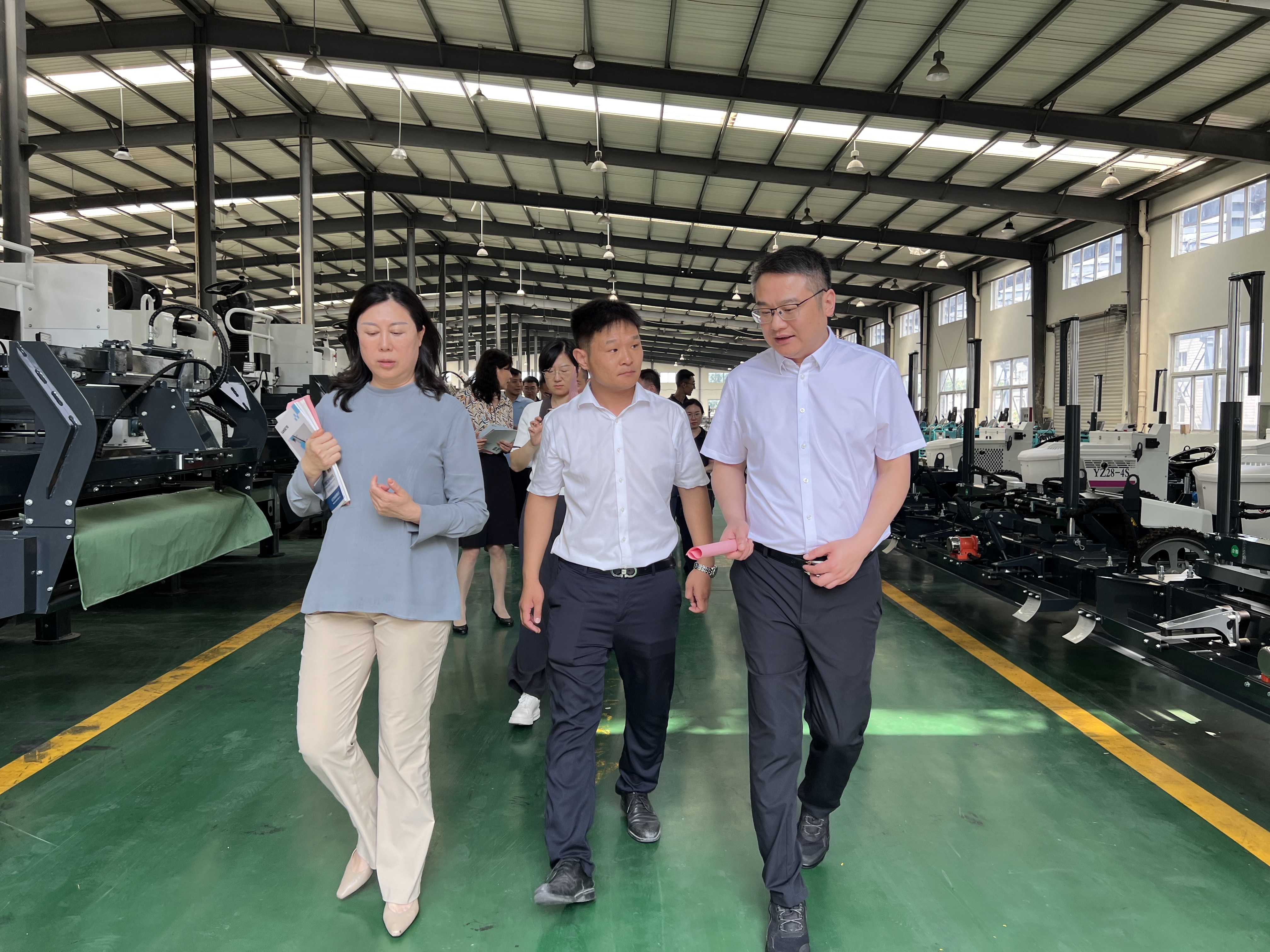 热烈欢迎省商务厅领导一行莅