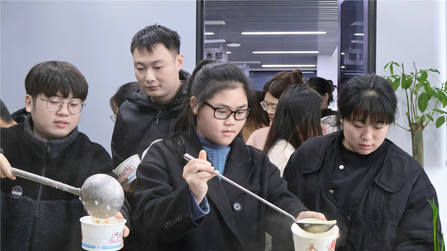 <div style="text-align:center;">
	<span style="font-family:SourceHanSansCN-Regular;font-size:18px;">下午茶</span><br />
</div>