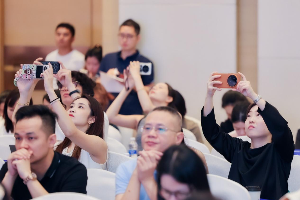 双轮驱动产业跃迁：AI技术重塑纺织价值链，海珠宣言开启新纪元