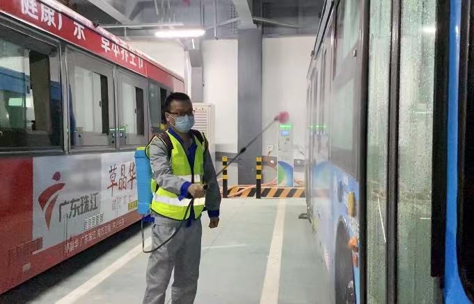 <div style="text-align:center;">
	對公交車進(jìn)行夜間回場消殺
</div>