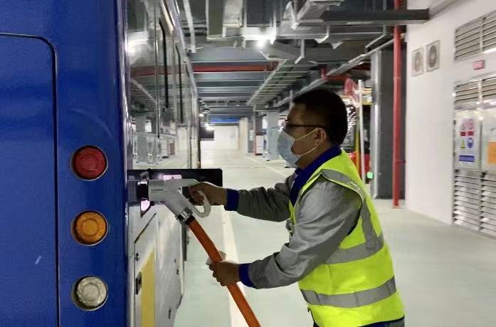 <div style="text-align:center;">
	充電員插槍做好充電準(zhǔn)備
</div>