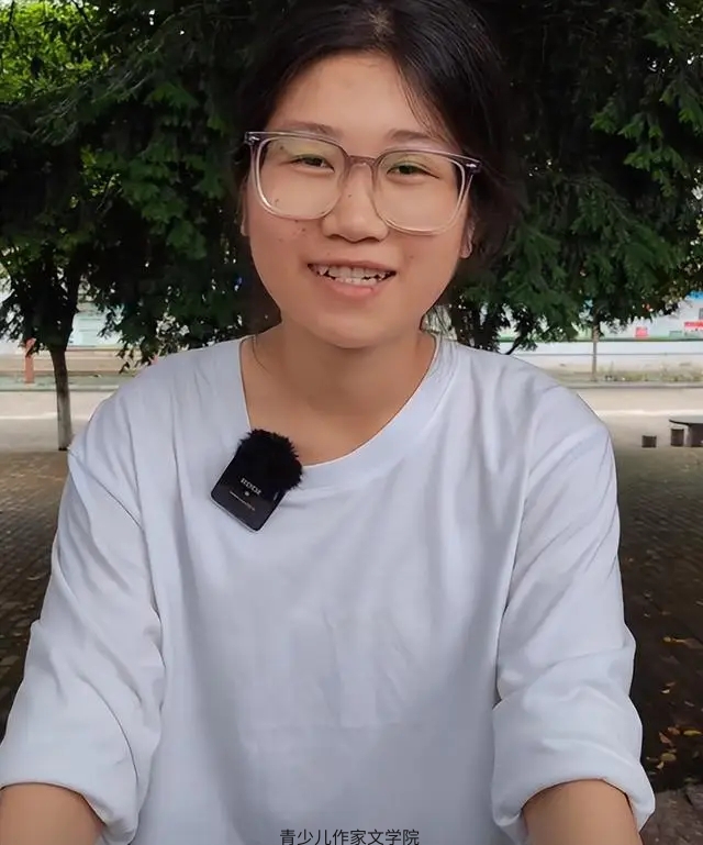 扁担女孩刘燕（新闻通讯）